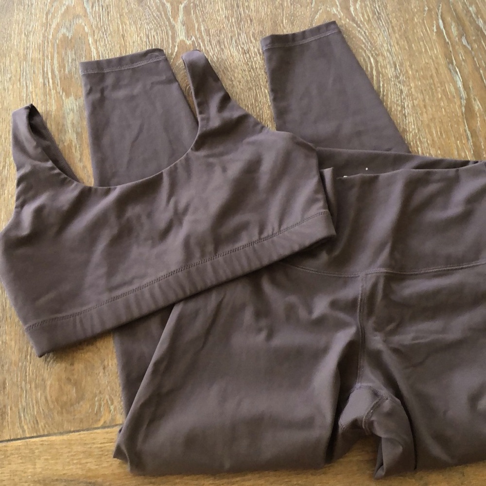 Everlane Perform set size small